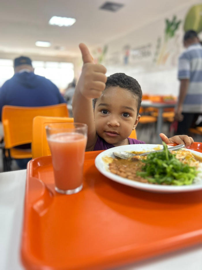 Enzo Gabriel, de 1 ano e dez meses, no Restaurante popular.