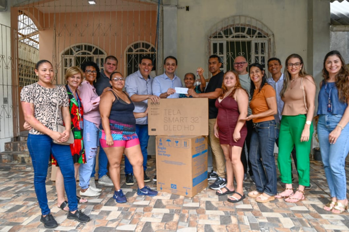 Entrega do Bônus Moradia pra dona Laura