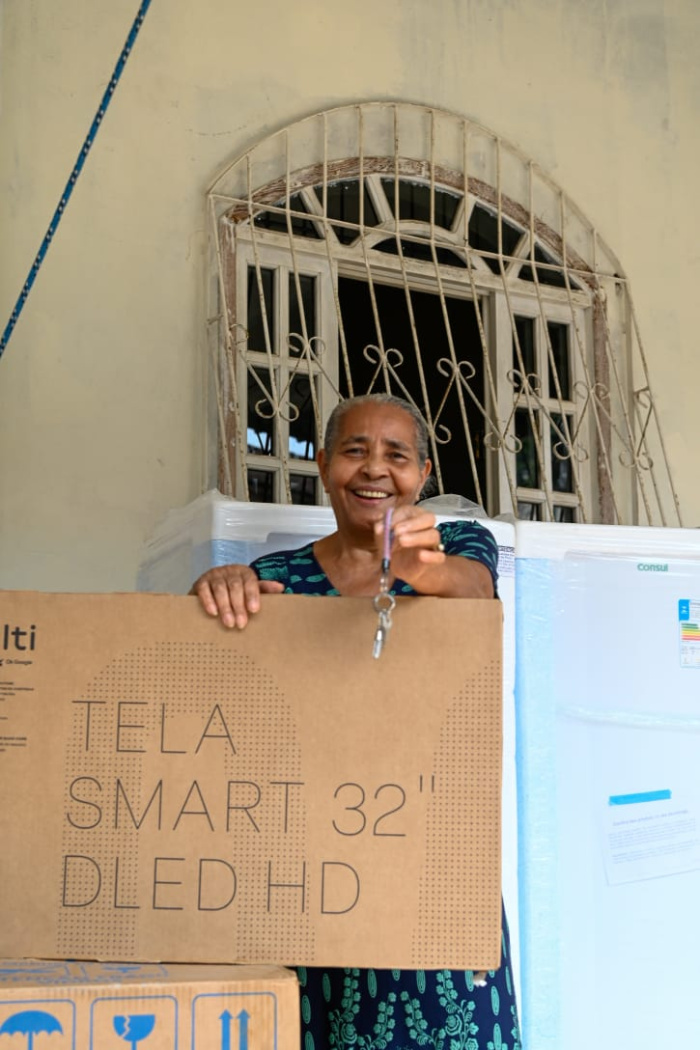 Entrega do Bônus Moradia pra dona Laura