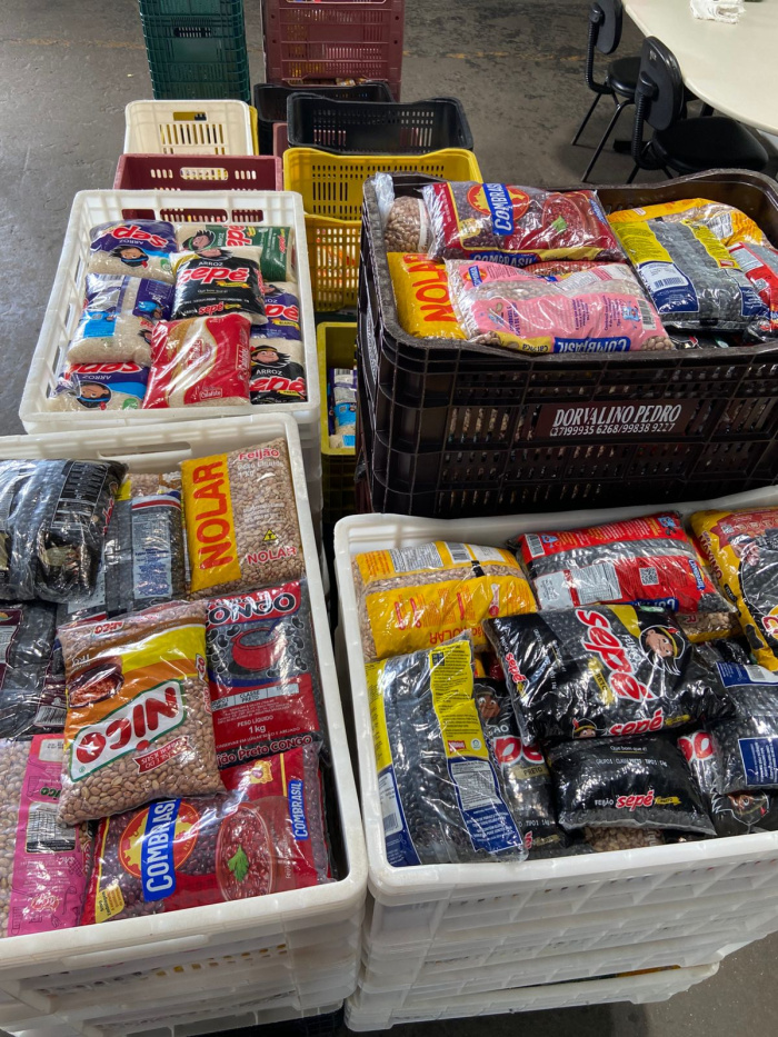 Alimentos arrecadados por meio do ingresso solidário do evento de rock
