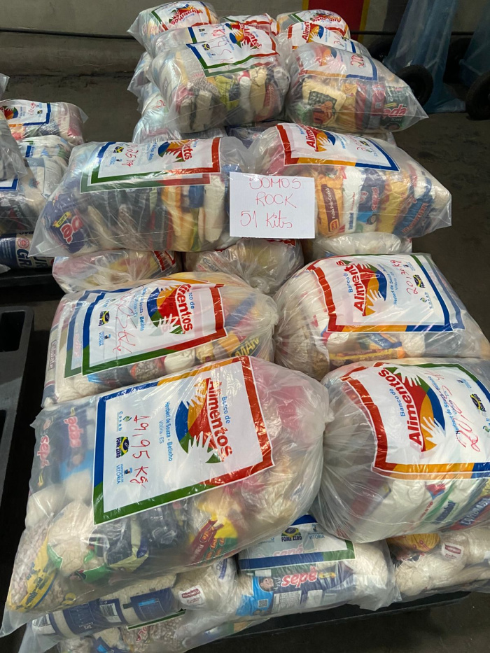 Alimentos arrecadados por meio do ingresso solidário do evento de rock