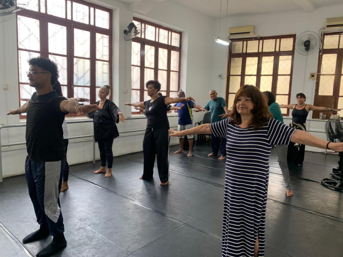 Pacientes do CAPS AD realizam aulas de dança no Centro Cultural FAFI