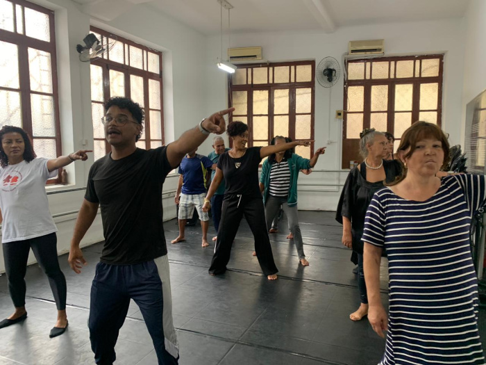 Pacientes do CAPS AD realizam aulas de dança no Centro Cultural FAFI