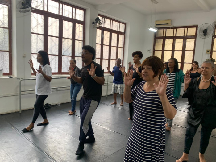 Pacientes do CAPS AD realizam aulas de dança no Centro Cultural FAFI