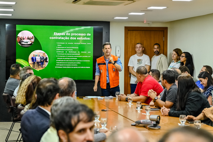 Assinatura do contrato com a empresa de consultoria que vai elaborar estudos e projetos para a Governança Climática de Vitória
