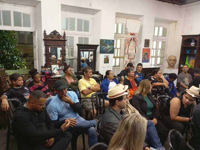 Estudantes da EJA participam de sarau na Biblioteca Adelpho Poli Monjardim