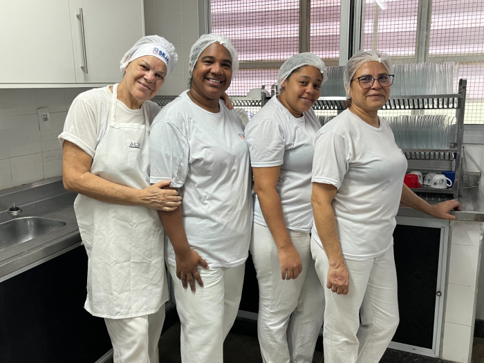 Merendeiras Suellen, Sandra, Marcela e Rosilene, na Emef TI Paulo Freire, em Inhanguetá