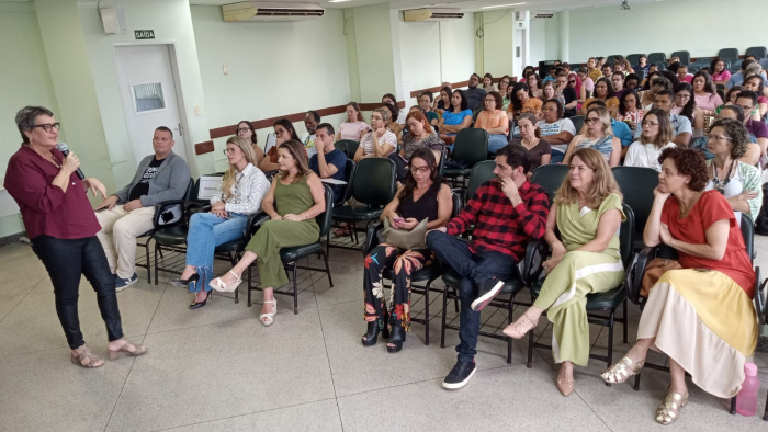 Profissionais da Saúde de Vitória recebem festa na Etsus