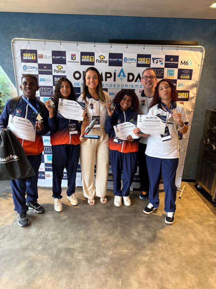 Estudantes da Emef Paulo Freire premiados na Olimpíada de Empreendedorismo, em São Paulo