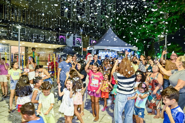 Praça Getúlio Vargas é entregue reurbanizada com emoção da chegada do Papai Noel