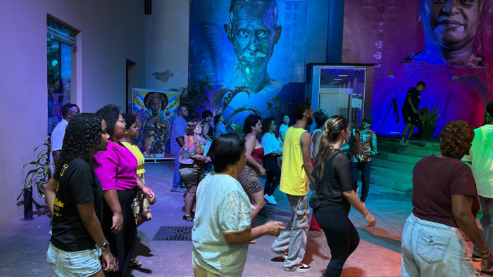 A ação é inspirada no tradicional Baile Charme de Madureira, no Rio de Janeiro.