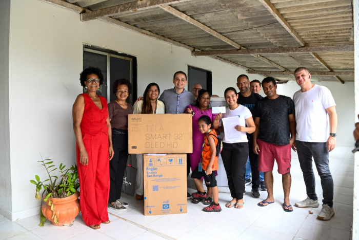 Entrega do Bônus Moradia - Família Ribeiro recebe as chaves da nova casa