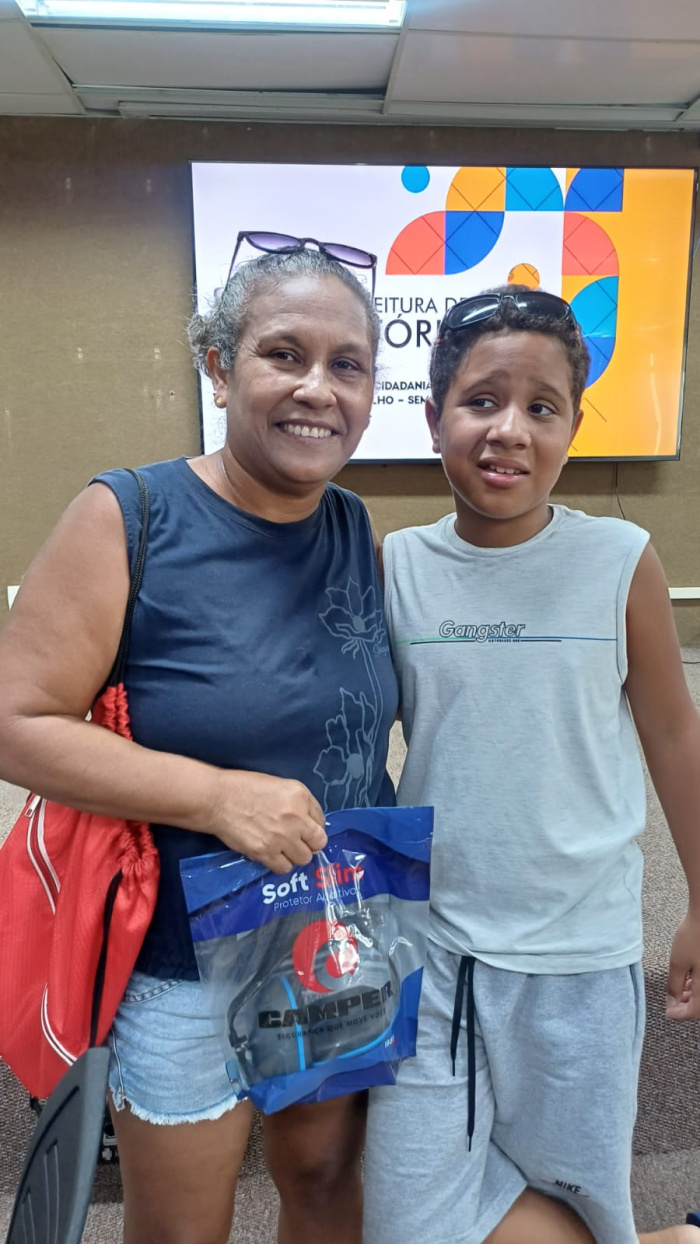 Entrega de abafadores de ruído para o Réveillon