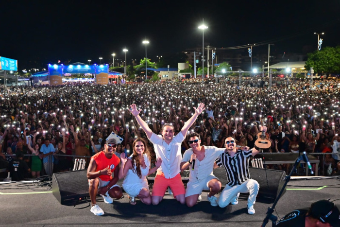 O grupo EngeSamba, de Aracruz, colocou o público para sambar