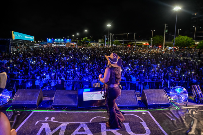 Vinda de Cachoeiro de Itapemirim, Maru abriu a noite de domingo (11).