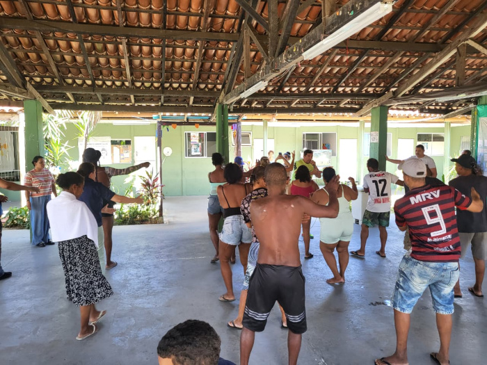 Atendidos no Centro Pop ensaiam para desfile na Mocidade Serrana