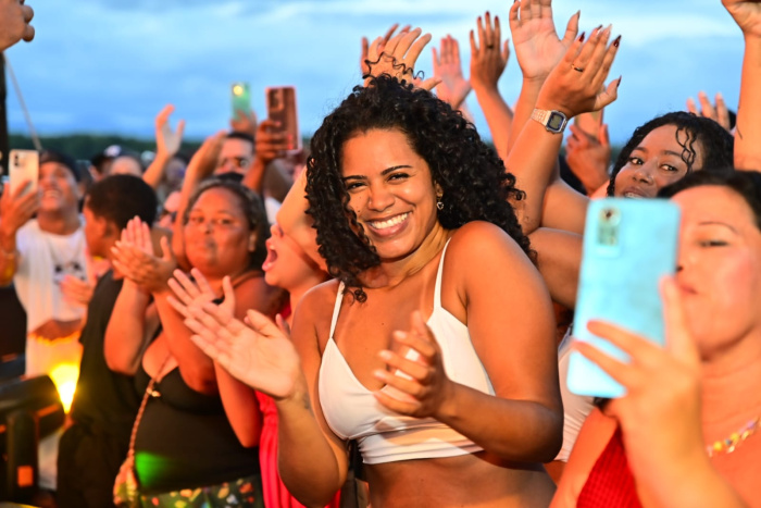 Psirico agita a orla de São Pedro em show surpresa especial
