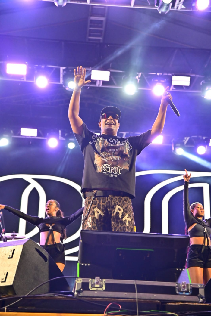 O Giro e Psirico empolgam 80 mil pessoas em mais um sábado de shows Praia de Ca