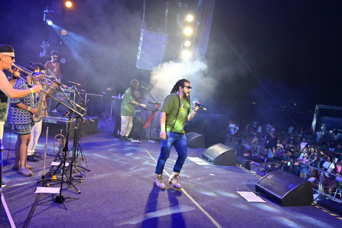 Arena de Verão celebra domingo de música com Herança Negra e Lenine em Camburi
