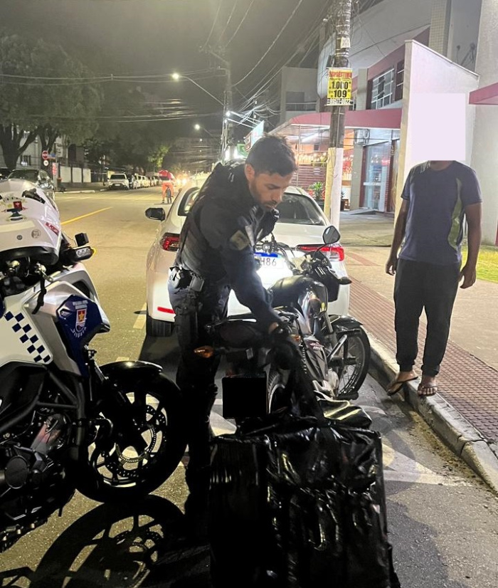Condutor é multado ao ser flagrado pela Guarda de Vitória com moto barulhenta em Jardim da Penha