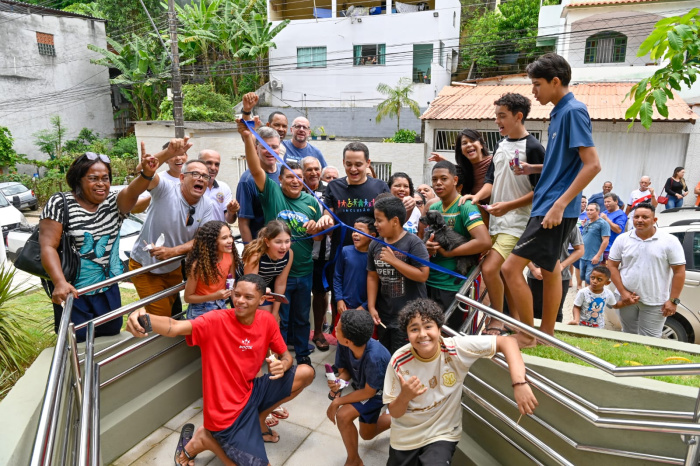 Prefeitura de Vitória entrega praça e obra de contenção no bairro Universitário