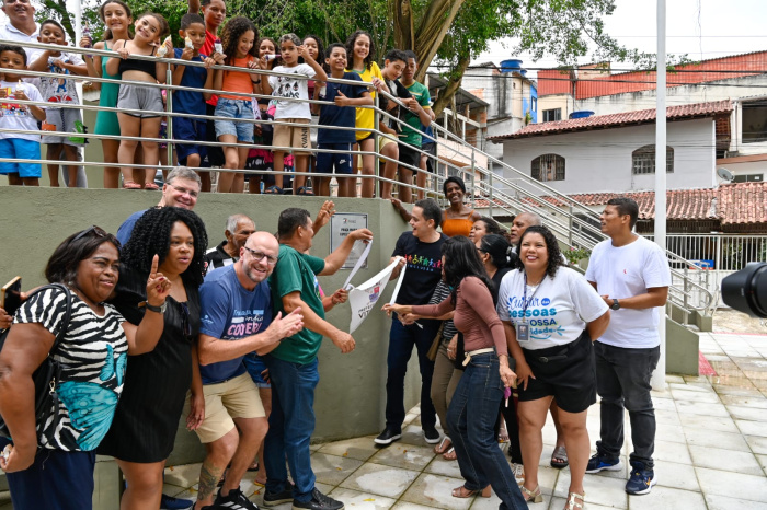 Prefeitura de Vitória entrega praça e obra de contenção no bairro Universitário