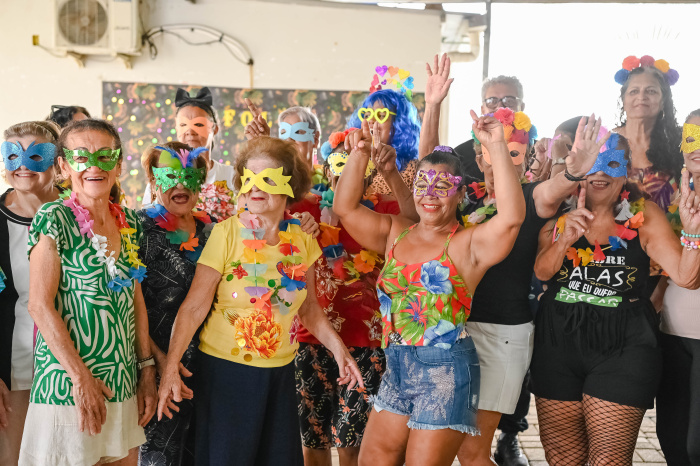 Baile de carnaval no CCTI da Terceira Idade do Centro de Vitória