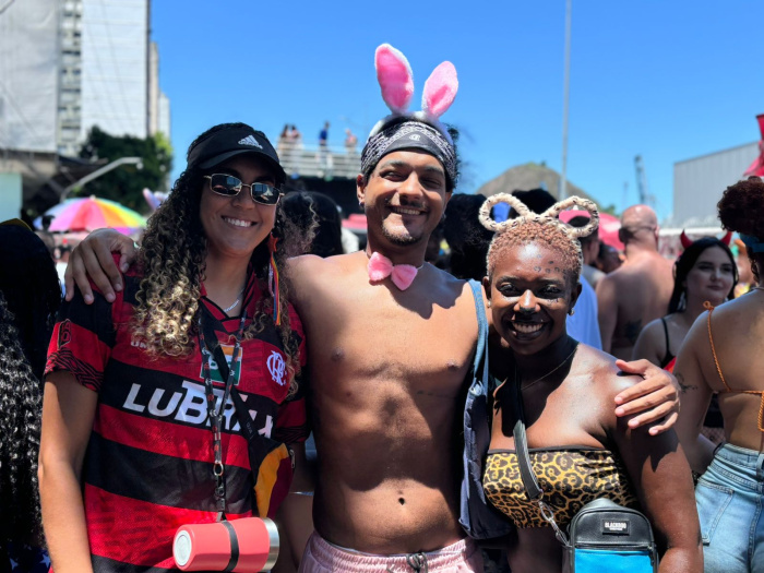 Julia Dias aproveitava o primeiro dia ao lado dos amigos.