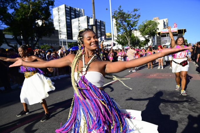 Blocos reuniram multidão no Centro de Vitória.