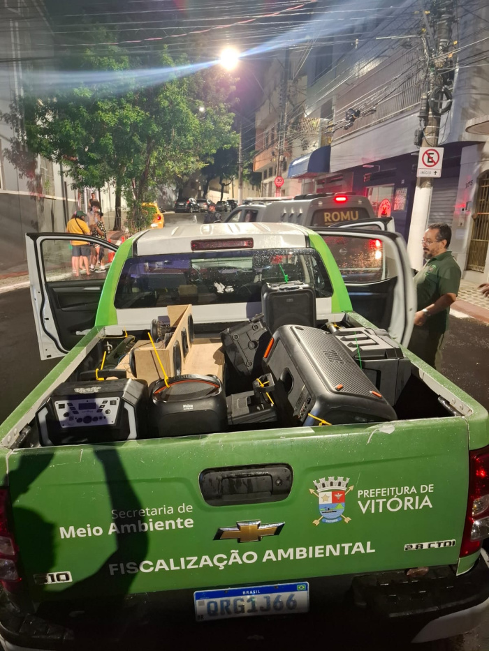 Caixas de som são apreendidas no Carnaval.