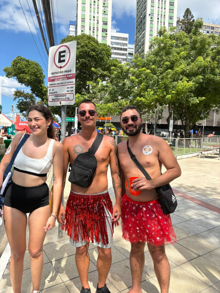 Pedro Henrique reuniu os amigos para curtir o domingo na capital.