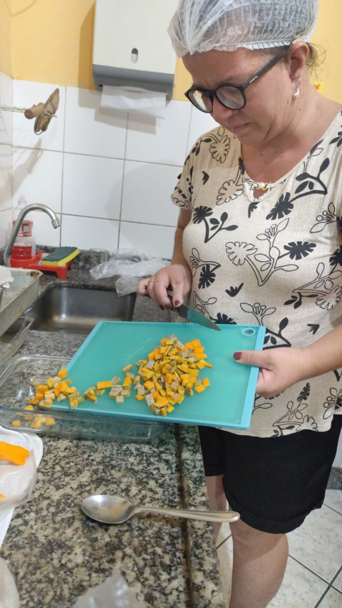 Segurança alimentar: famílias da capital participam de aula prática com receitas saudáveis