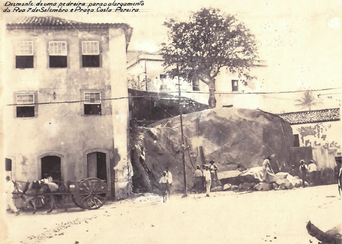 Esta pedra deu lugar à Escadaria São Diogo. Década de 1920.