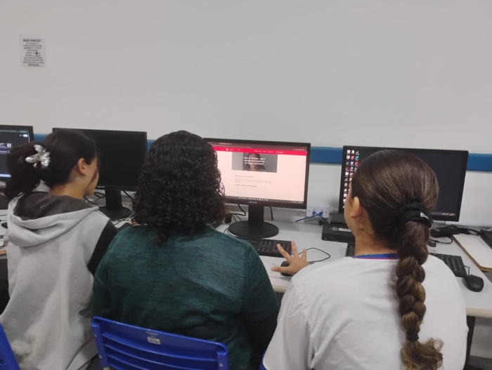 Estudantes debatem conquistas e desafios dos direitos das mulheres na EMEF Aristóbulo Barbosa Leão