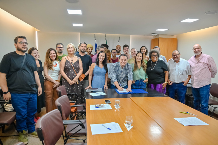 Assinatura dos Contratos da Lei Rubem Braga