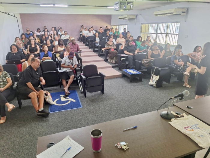 Membros do Comid no curso sobre controle democrático do financ