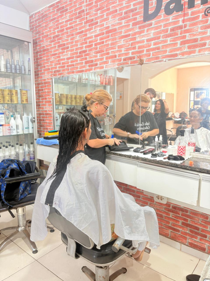 Mulheres acolhidas no Abrigo 1 têm dia de beleza