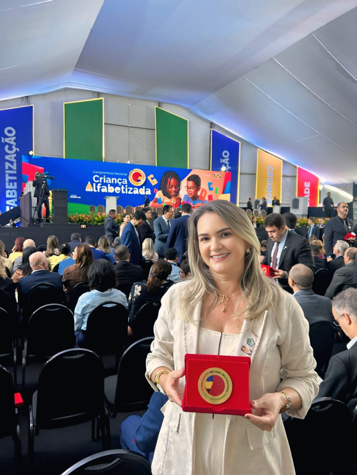 A gerente de Ensino Fundamental da Secretaria de Educação, Karla Morais