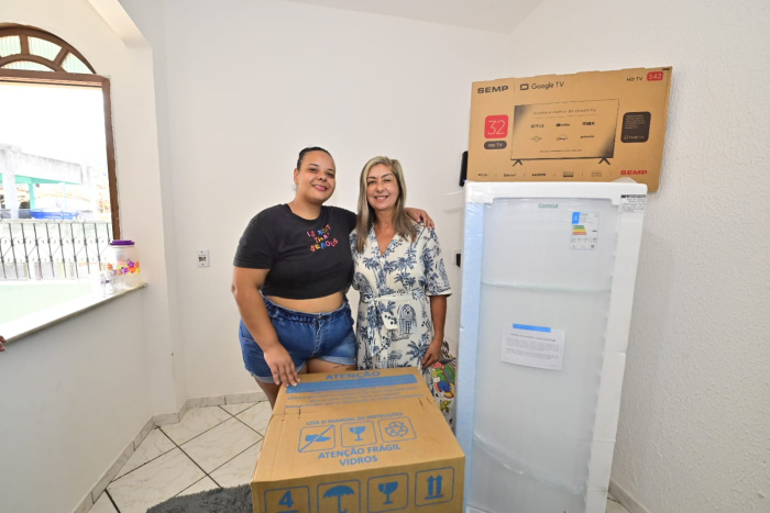 Entrega de residência pelo Bônus Moradia para Mileide Belmiro em Caratoíra