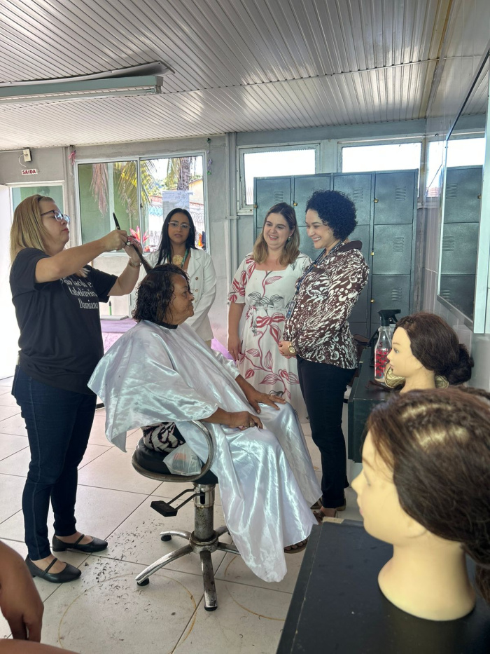 Centro Pop inaugura o primeiro salão de beleza com funcionamento em tempo integral dentro do espaço