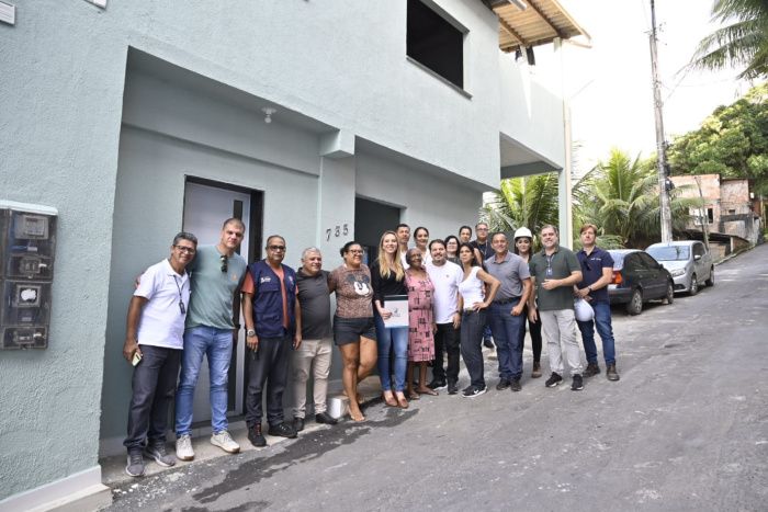 Prefeitura de Vitória entrega melhorias habitacionais a família do bairro São Benedito