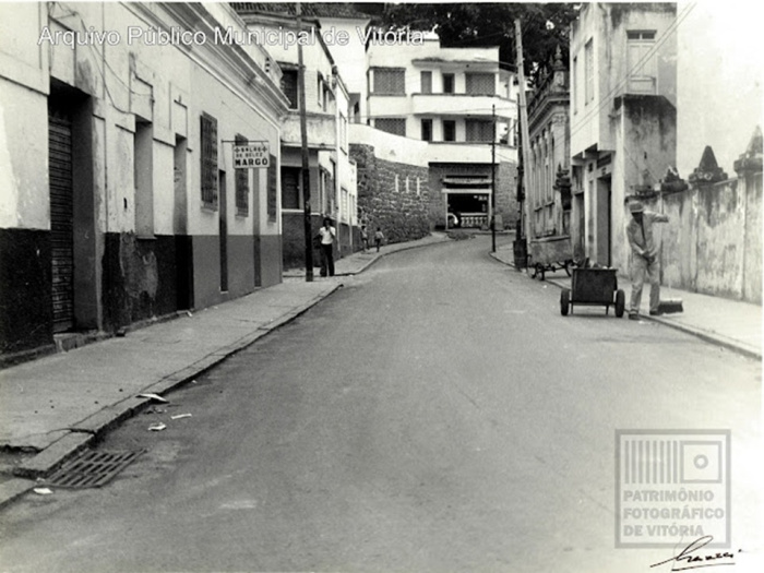 Trecho inicial da Rua Dom Fernando, que liga o Parque Moscoso ao Convento São Francisco