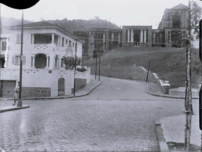 Ruas Caramuru, Dom Fernando e Adão Benezath. Ao fundo, o Convento São Francisco. Década de 1960