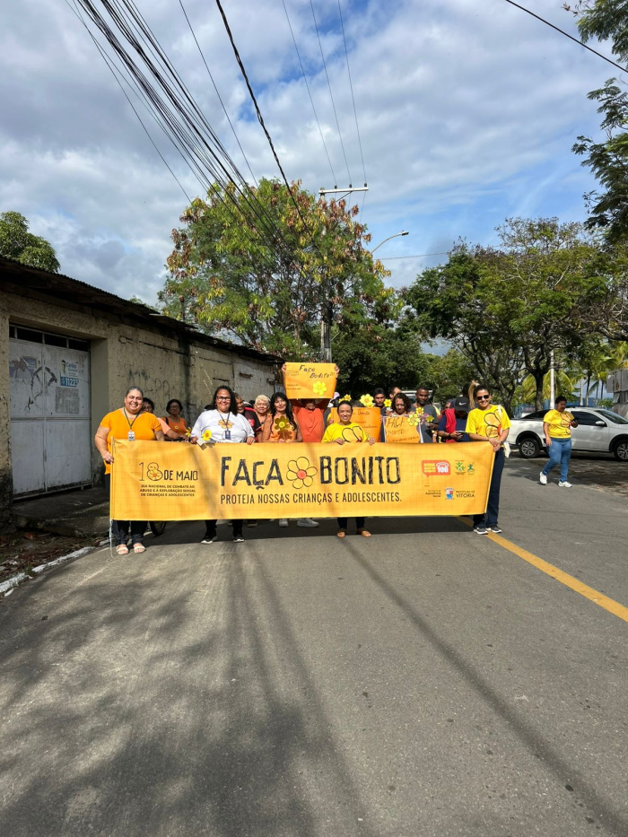 Crianças, adolescentes e idosos ocupam as ruas de Santo Antônio para exigir o fim da violência