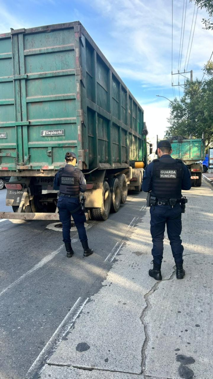 Maio Amarelo: Guarda de Vitória faz fiscalização de caminhões na Capital