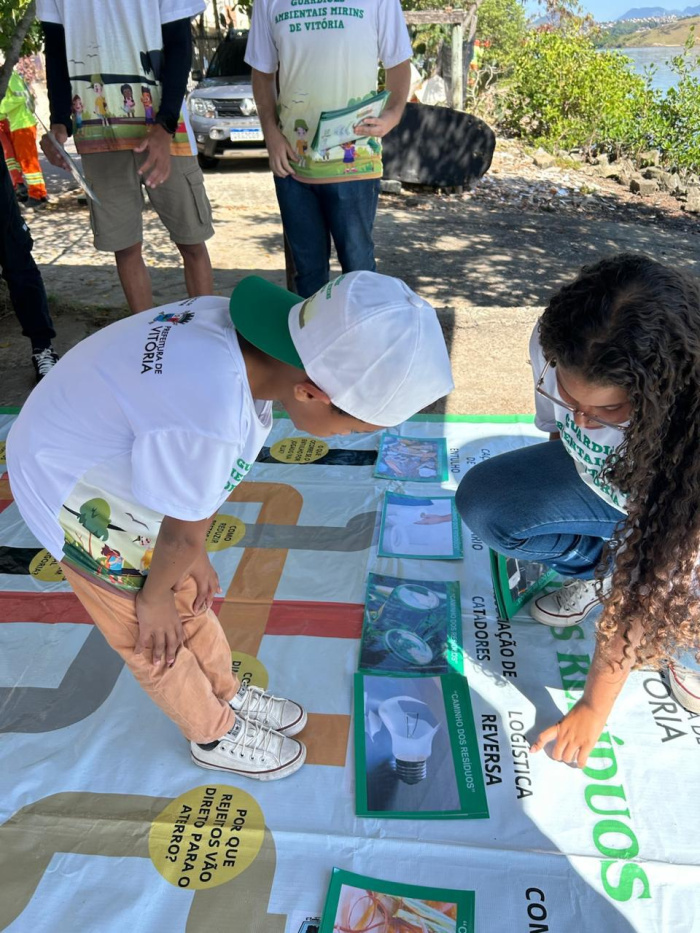 No Dia dos Oceanos, Guardiões Mirins exploram manguezal em Vitória