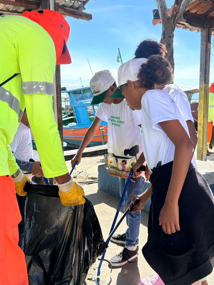 No Dia dos Oceanos, Guardiões Mirins exploram manguezal em Vitória
