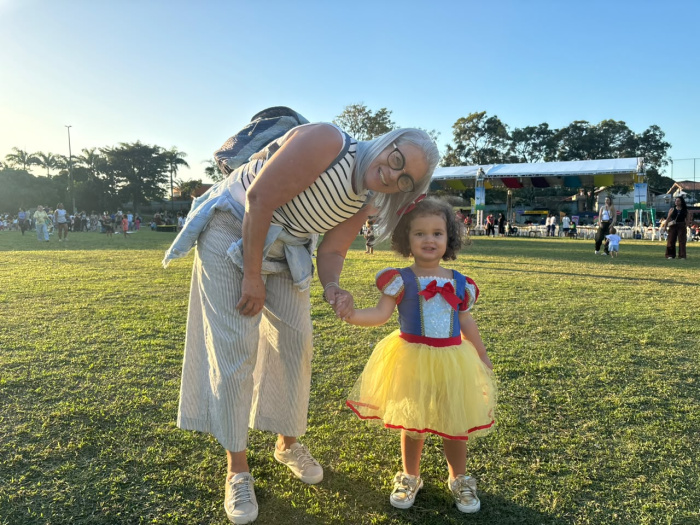 Ivoneia Ferraira ao lado da neta Helena, 2 anos - evento Musin
