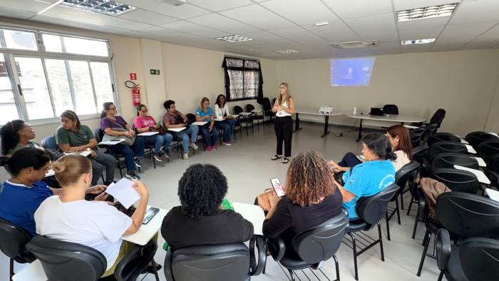 Encontro entre agentes de saúde e assistência social no Cras Santo Antônio
