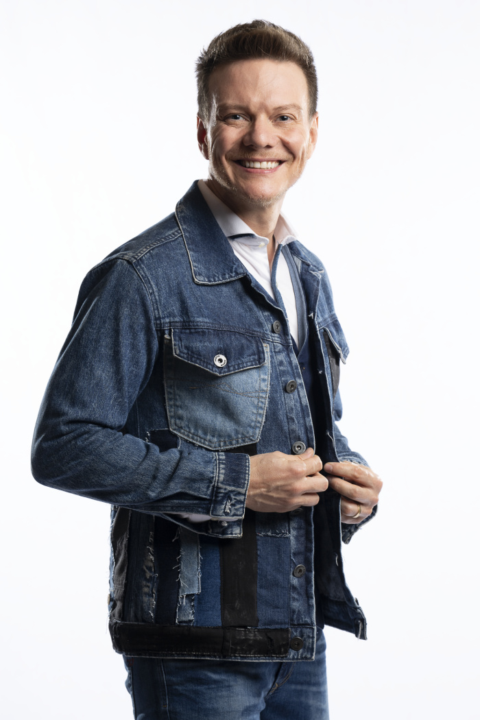 Michel Teló é a atração principal do domingo (6).